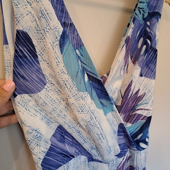 JAPNA White + Blue Tropical Leaf Floral Romper Jumpsuit Cut Out Size Small - Picture 5 of 9